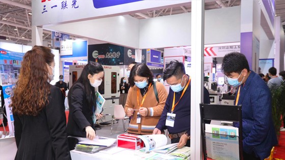 第四届深圳国际半导体及显示技术展  同期举办：深圳国际电子与工业智造展 